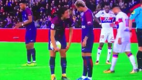 Neymar pediu desculpa aos colegas depois do incidente com Cavani