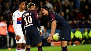 Situação 'normal' entre Neymar e Cavani quase acabou em agressões no balneário