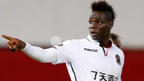 Balotelli já se meteu ao barulho na polémica Neymar-Cavani... e não foi brando