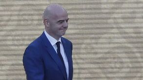 Presidente da FIFA defende escolha do vídeo-árbitro