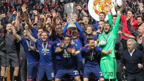 Primeira época de Mourinho gera receita recorde no Manchester United