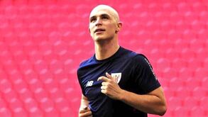 Yeray Álvarez volta aos treinos após recuperar de tumor nos testículos