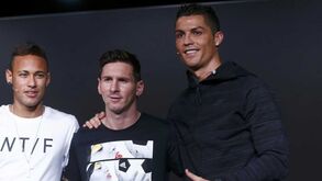 Cristiano Ronaldo disputa The Best com... Messi e Neymar
