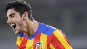 Gonçalo Guedes ligou o turbo e Rodrigo só teve que encostar