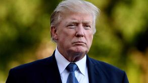 Trump volta a criticar jogadores de futebol americano por protestos durante o hino