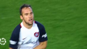 Lembra-se de Belluschi? Ex-FC Porto faz um chapéu soberbo na Argentina