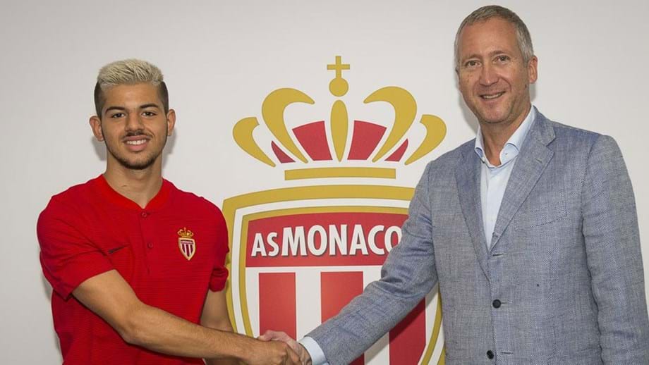 Monaco prolonga contrato com dois jogadores