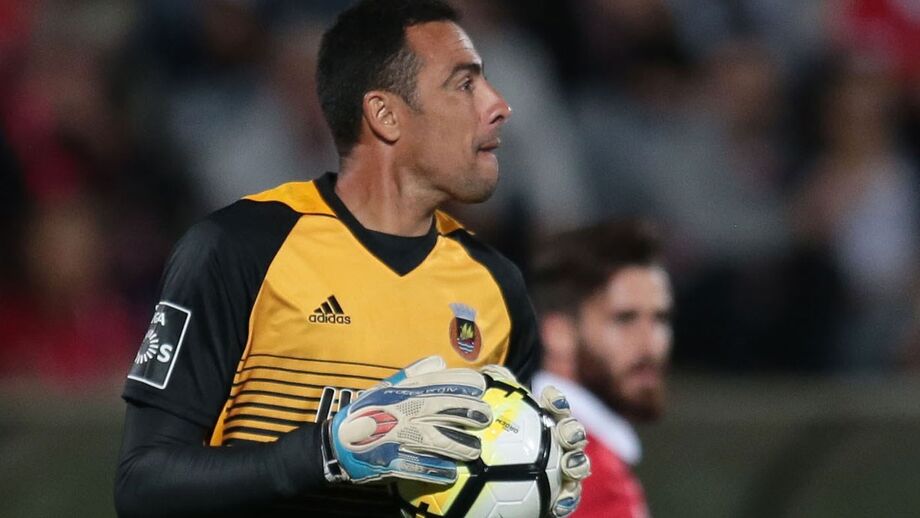 Cássio frente ao Benfica