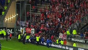 Vários adeptos do Lille feridos quando uma barreira caiu no momento dos festejos