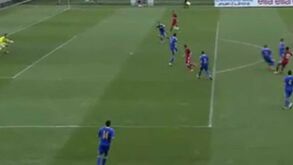 Portugal começou a festejar com este golaço de João Carvalho