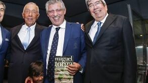 Marcelo Rebelo de Sousa visita Seleção e dá prenda a Fernando Santos