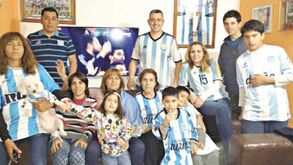 Muitas lágrimas e emoção marcaram celebração da família de Acuña