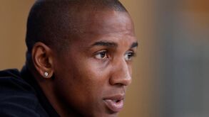 Ashley Young: «Benfica não venceu os últimos quatro campeonatos por acaso»