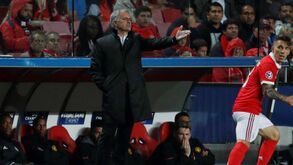 Mourinho defende Svilar: «Gosto deste miúdo porque sai da baliza, é fera»