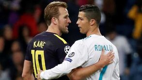 Kane recebeu camisola de Ronaldo: «Vou ter de a emoldurar»