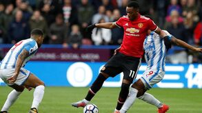 Manchester United surpreendido no terreno do Huddersfield