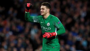 Ederson fez mais passes... do que os jogadores do Burnley