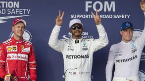 Hamilton vence nos EUA e fica a nove pontos do título