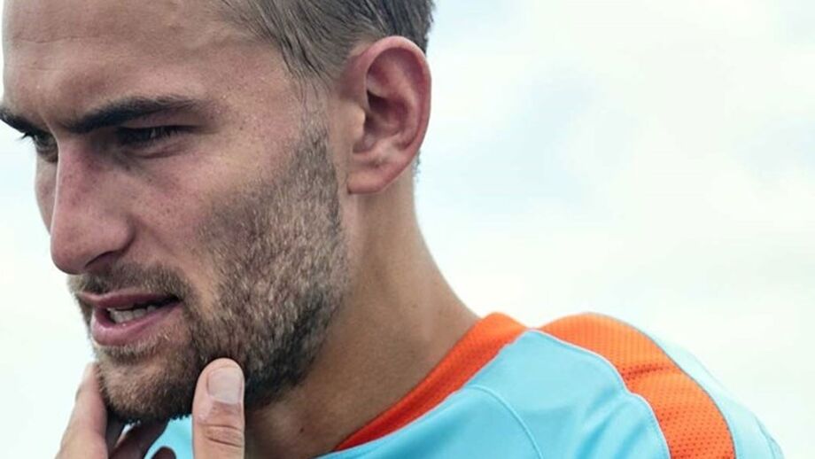 Bas Dost lesionou-se no treino desta sexta-feira da seleção holandesa, deixando a sessão de trabalhos mais cedo