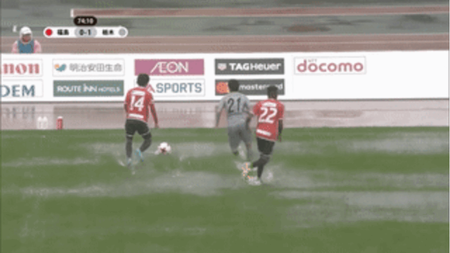 Imagens são de um jogo da terceira liga japonesa