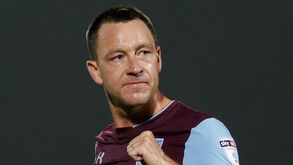 John Terry fratura pé direito e deve parar três meses