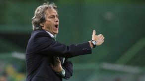 Jesus reclama penálti por assinalar sobre Bruno César