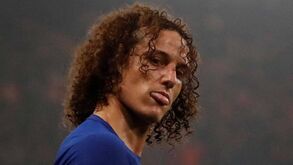 O 'abre olhos' de Conte a David Luiz não podia ser mais claro...