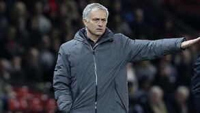 Mourinho está comprometido com o United mas o PSG voltou a fazer contactos