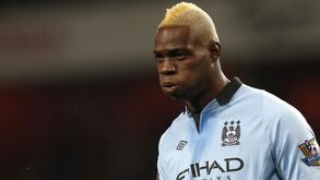 Roupeiro do Manchester City ficou louco quando abriu o cacifo de Balotelli