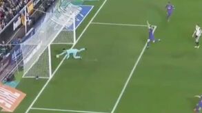Como é que o árbitro anulou este golo a Messi?