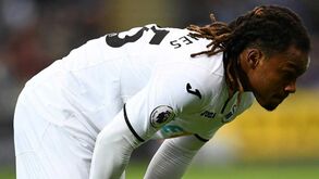 Treinador do Swansea defende Renato Sanches: «Não se esconde quando comete um erro»