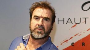 Cantona acusado de difamação por chamar Deschamps de racista