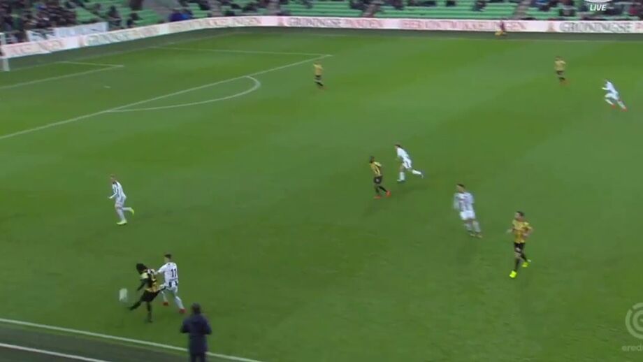 Fankaty Dabo marcou na própria baliza a mais de 30 metros da linha de golo