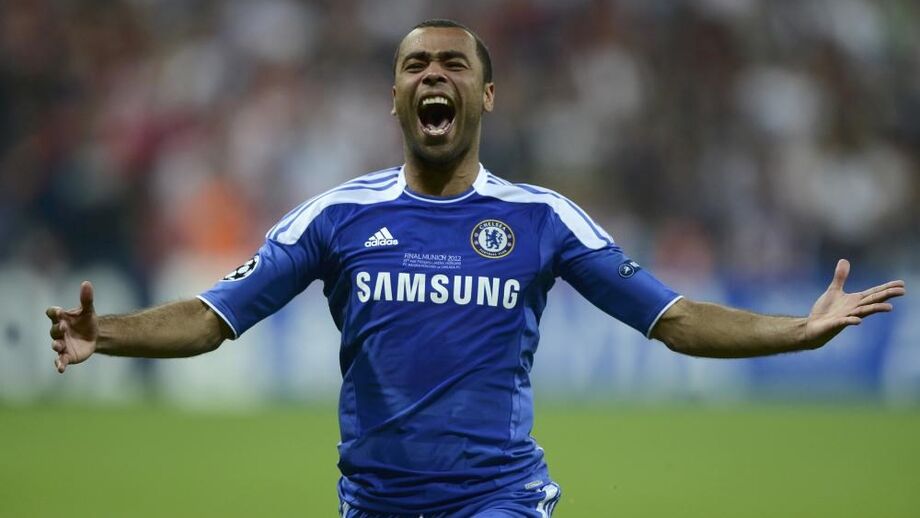 Ashley Cole com a camisola do Chelsea