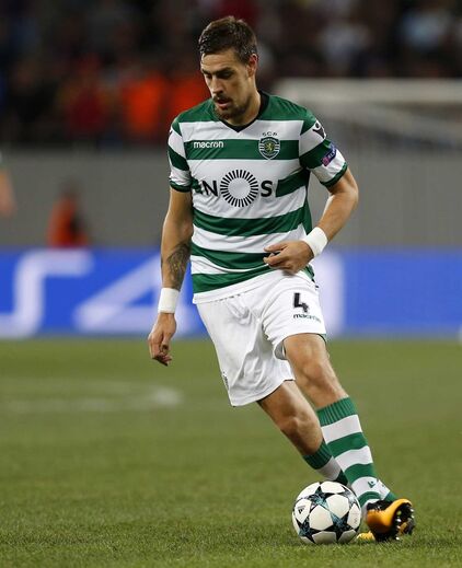 Coates<br /><br />Terminou o empate com o Sp. Braga lesionado no adutor da perna direta. O central, de 27 anos, estava convocado para os particulares do Uruguai com a Polónia e a Áustria (a sua vaga será preenchida por Mauricio Lemos, do Las Palmas).