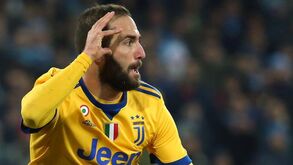 Higuaín voltou a Nápoles e... começou o jogo a celebrar