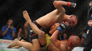 UFC 218: Quando menos esperas... 'toma lá este KO'
