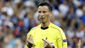 Árbitro do Chelsea-Tottenham de 2016: «Permiti que os spurs se autodestruíssem»