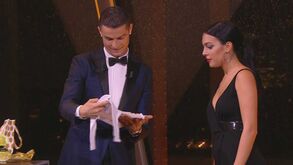 Cristiano Ronaldo: «Se me deixam dormir? Sim, durmo bem»