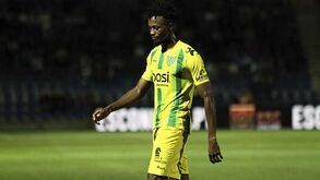 Jogador do Tondela apanhado a tirar dinheiro da caixa de multas
