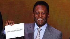 Bola de Ouro: Pelé rende homenagem a Ronaldo