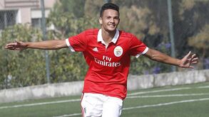 Benfica vence Estoril (3-0)