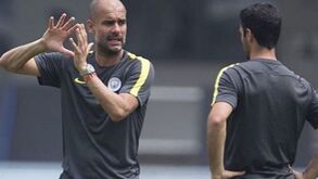 Adjunto de Guardiola tapa marca da agressão no túnel de Old Trafford