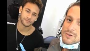 Neymar viajou para o Brasil... e foi ao dentista