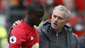 Mourinho confirma que não há volta a dar: Bailly vai ser operado 