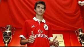 António Silva assina contrato de formação