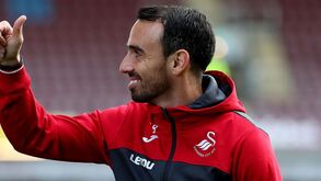 Swansea anuncia treinador-jogador como interino