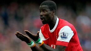 A dramática história de Eboué: dos milhões do Arsenal à miséria e fuga à justiça