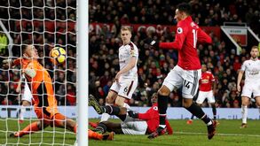 Man. United de Mourinho só evitou derrota caseira nos descontos