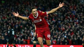 Liverpool aplica 'chapa 5' ao Swansea e aproxima-me do 2.º lugar